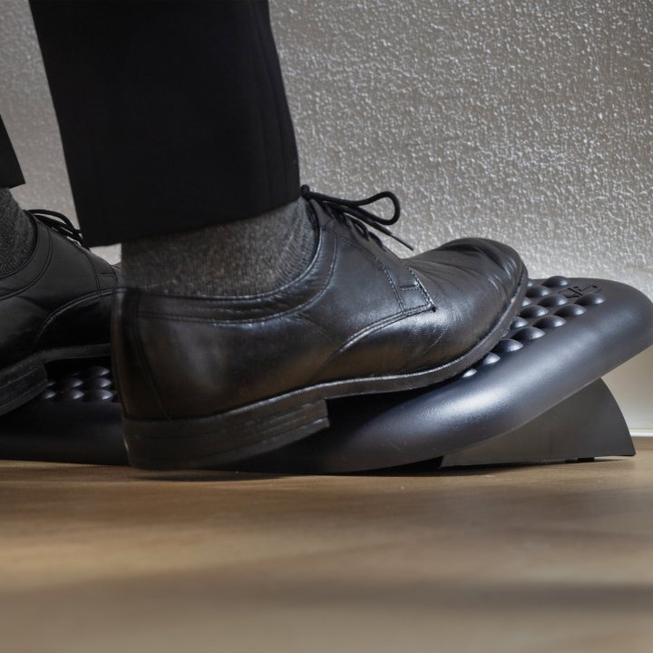 Reposapies Ergonomico Ngs Footnest- Ajustable En Altura 0º A 15º - Superficie Antideslizante