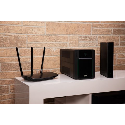Sai Apc Bvx2200li Easy Ups 2200va 230v Avr 6 Tomas Iec