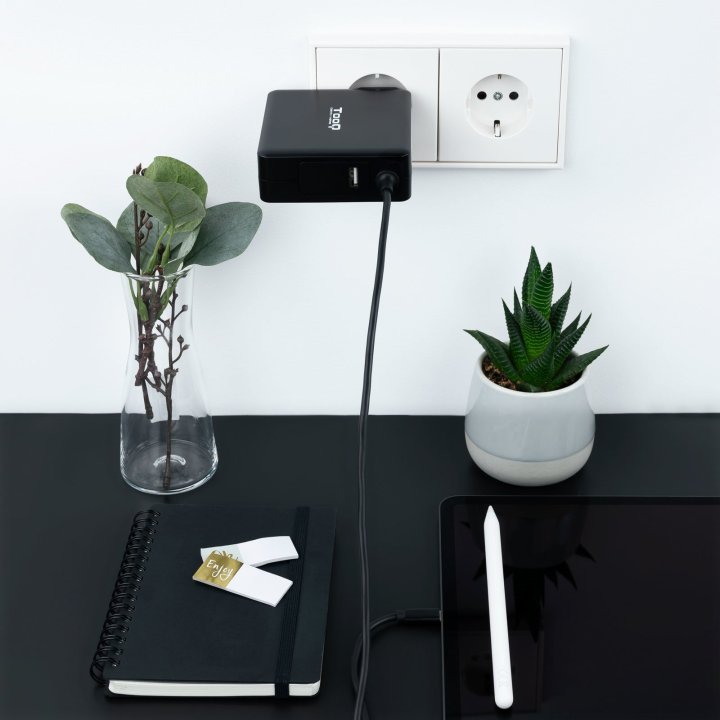 Cargador De Pared Tooq Tqlc-usbc90pd Usb-c Pd3.0 90w Color Negro