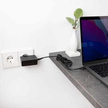Cargador De Pared Tooq Tqlc-usbcgan65pd Usb-c Pd 65w Con Sistema Gan Color Negro 2