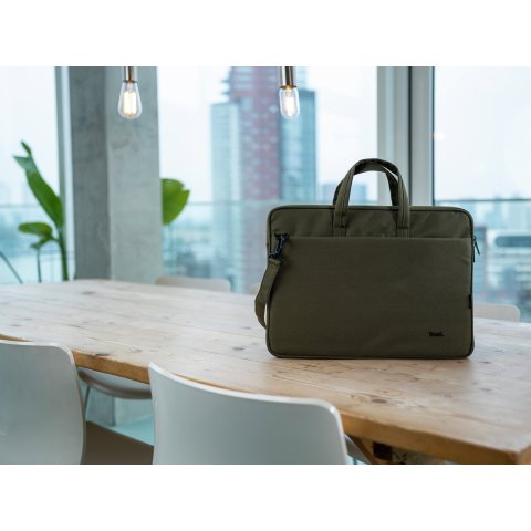Maletin Trust Bologna Eco Para Portatiles Hasta 16" - Compartimento Principal Acolchado - Color Verde 24450