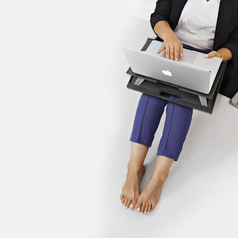 Soporte Ngs Lapnest Para Portátiles De Hasta 15,6" Con Base Acolchada