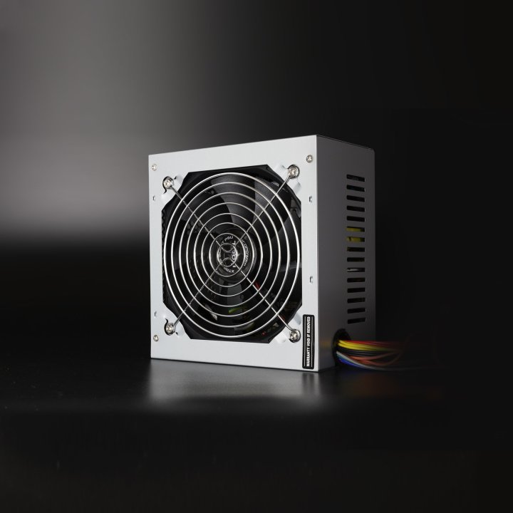 Fuente De Alimentacion Tooq 500w Tqep-500sse-o Fan 12cm 4 Sata Molex Fuente Destinada Reparaciones