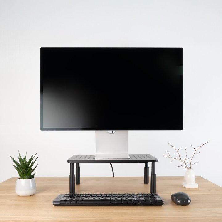 Soporte Elevador Para Monitor Tqmr086 Regulable Hasta 140mm Max. 20kg Color Negro