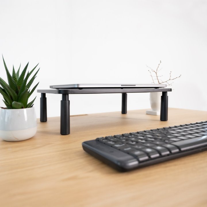 Soporte Elevador Para Monitor Tqmr086 Regulable Hasta 140mm Max. 20kg Color Negro